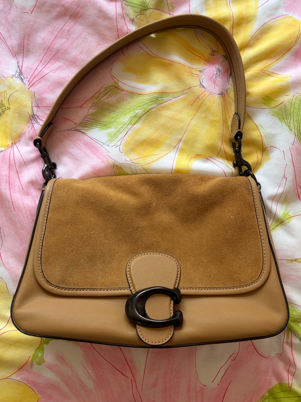 Suede Coach Soft Tabby